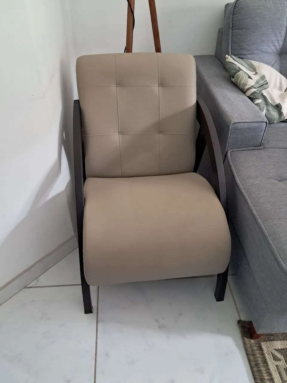 Poltrona de sala ( seminovo) entrega grátis 