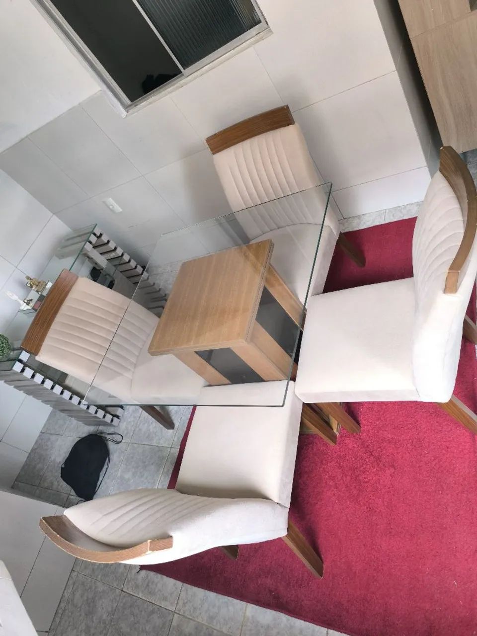 Mesa tampo de vidro e 4 cadeiras  - Foto 2