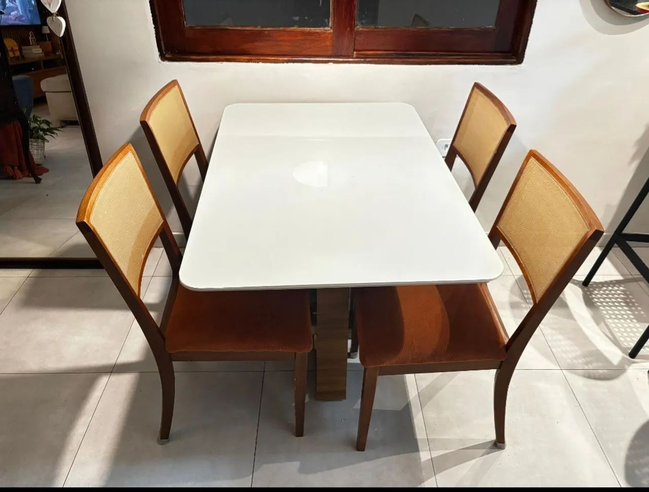 Vendo mesa e 4 cadeiras - Foto 3