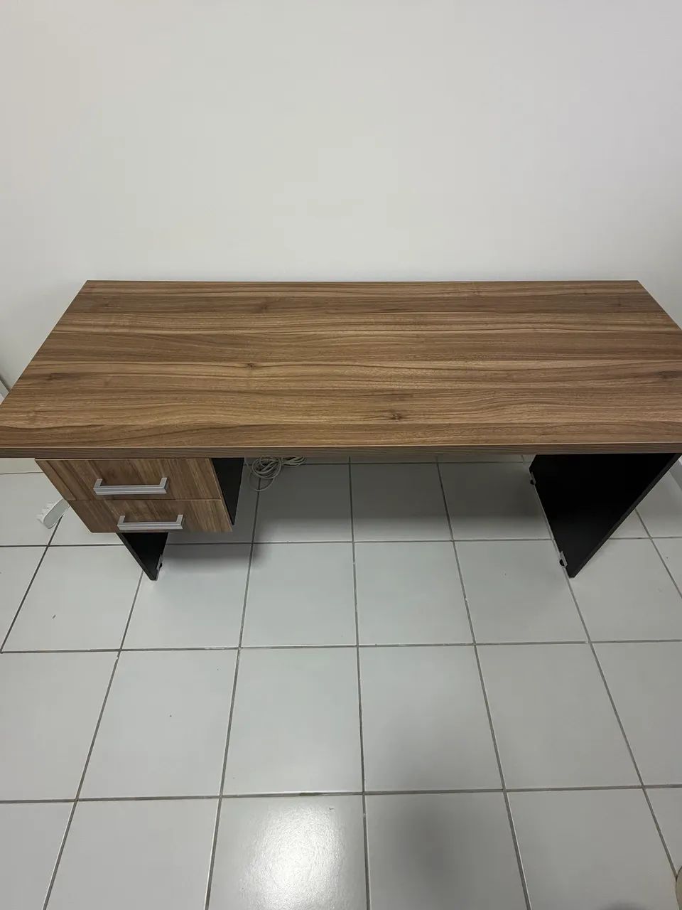 Mesa de escritório com fechadura 