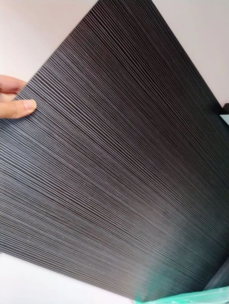 Mesa ajustável dobrável semi nova