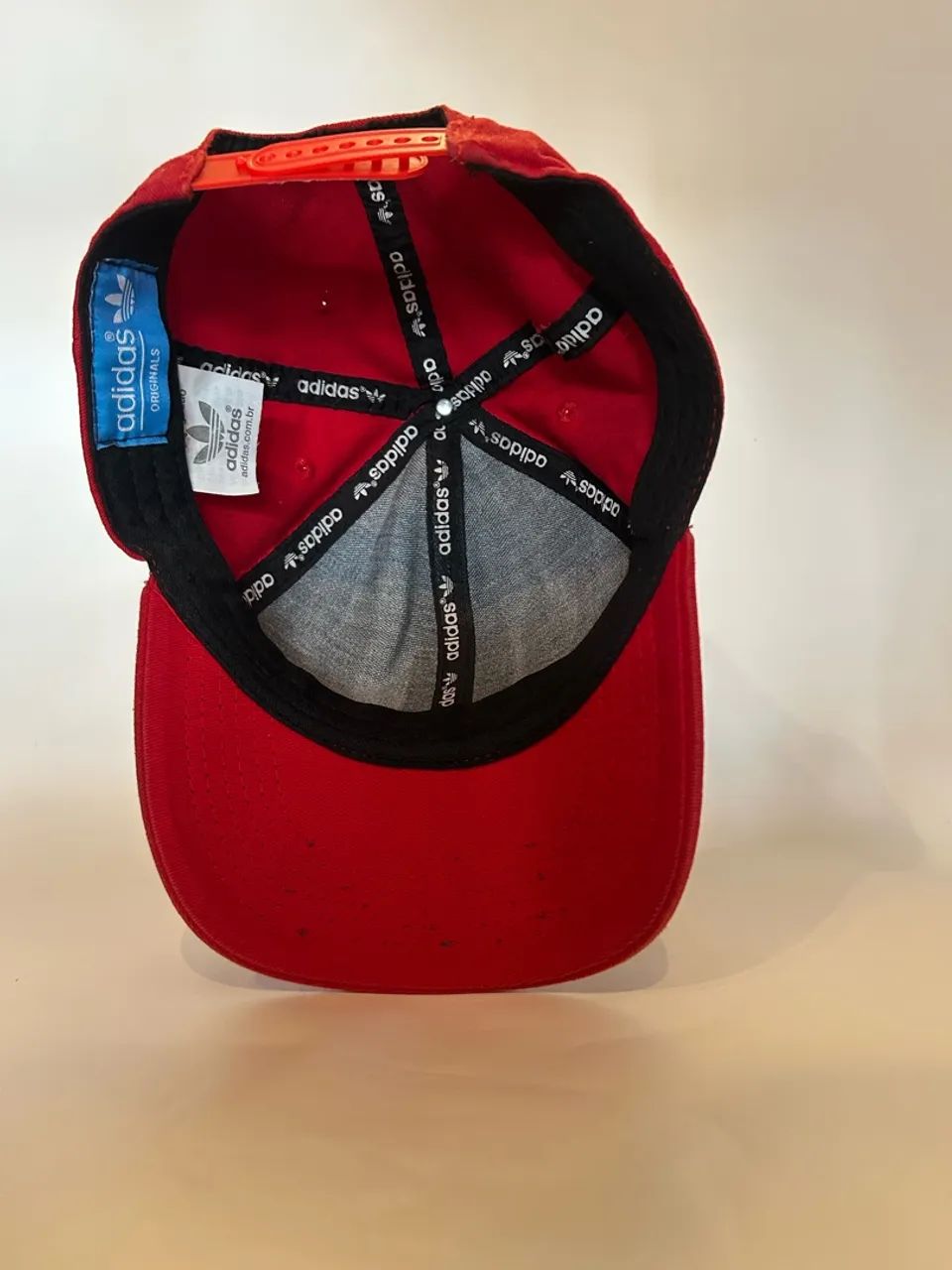 Boné de marca adidas, original cor vermelho.  - Foto 2
