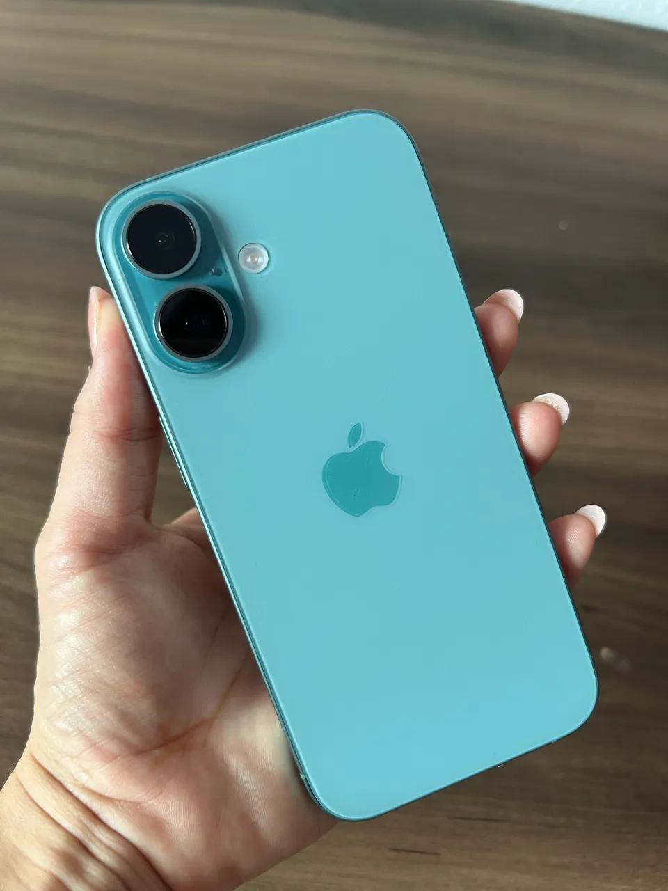 iPhone 16 