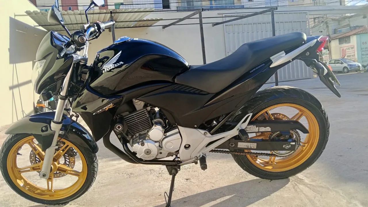 CB 300