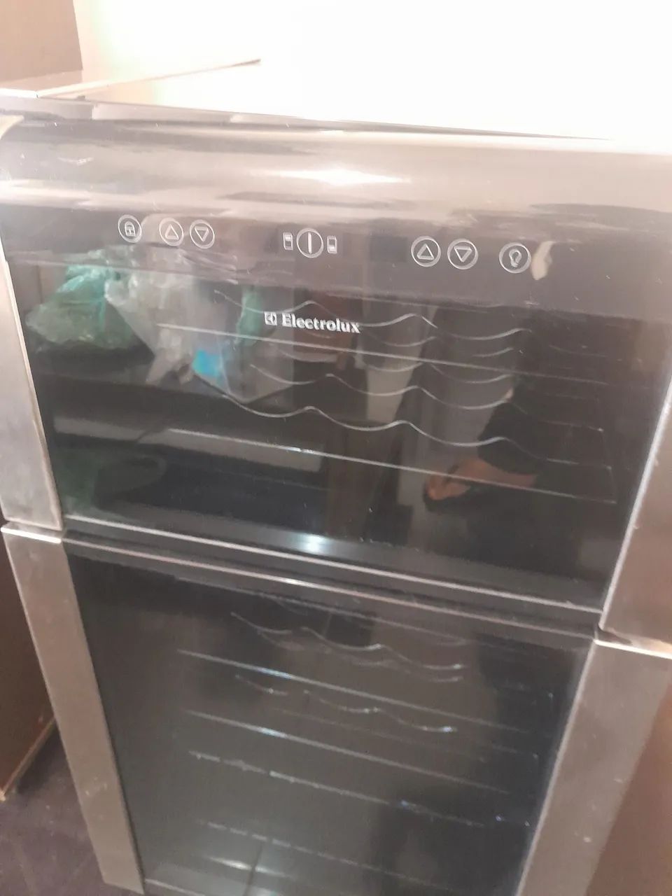 Adega de vinho eletrolux como defeito 