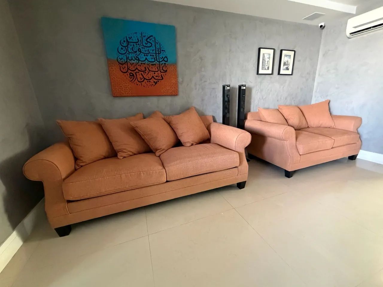 Sofá 2 e 3 lugares mais 2 poltronas em excelente estado  - Foto 5