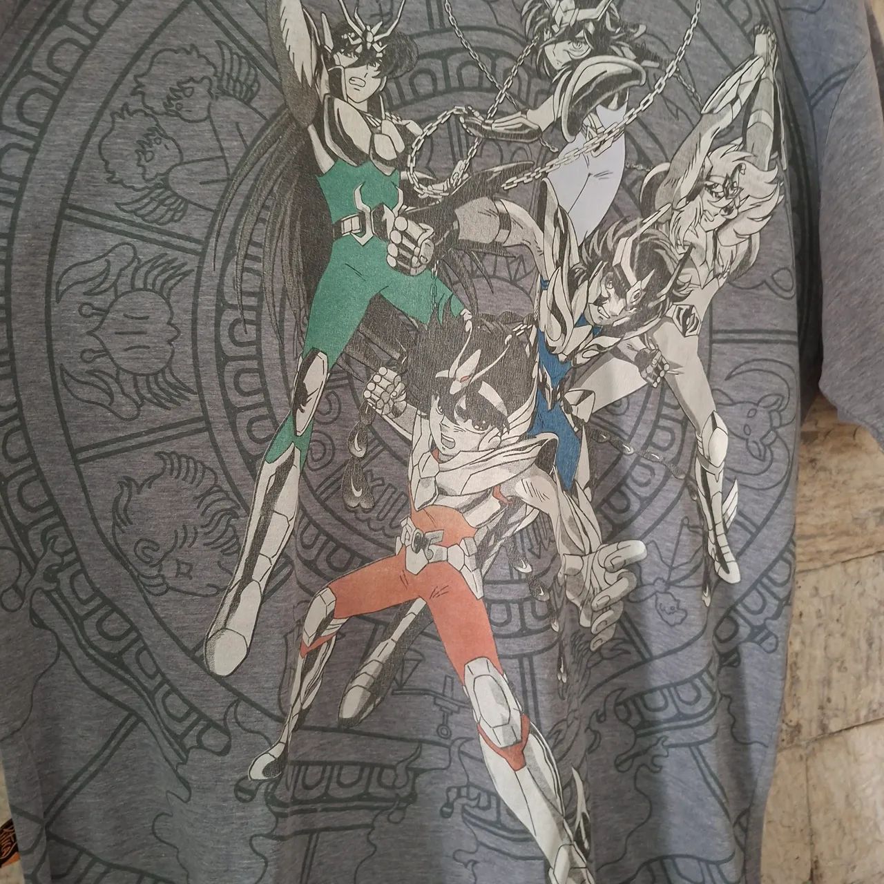 Camisa Piticas Original Cavalheiros do Zodíaco G - Foto 2