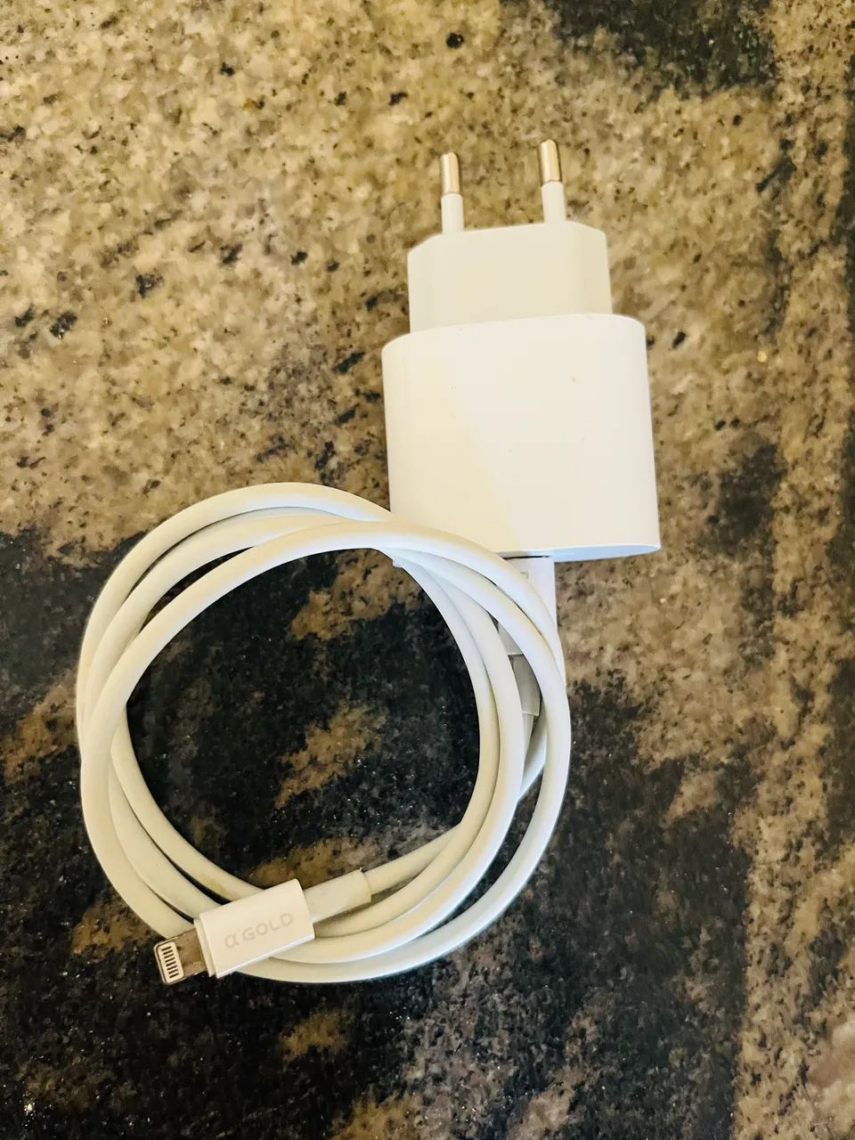 Vende-se carregador pra iPhone