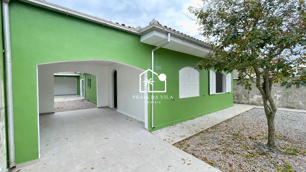 Casa com 4 Quartos e Espaço Gourmet Completo Próxima ao Mar