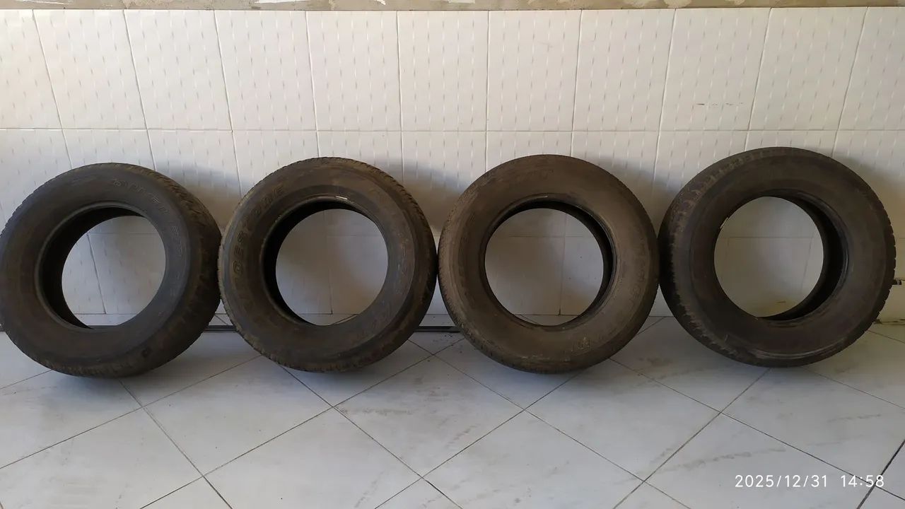 Jogo Pneus Caminhonete Bridgestone 265 65 R17 Aro 17 (mais de meia vida) P/ L200 S10 Hilux