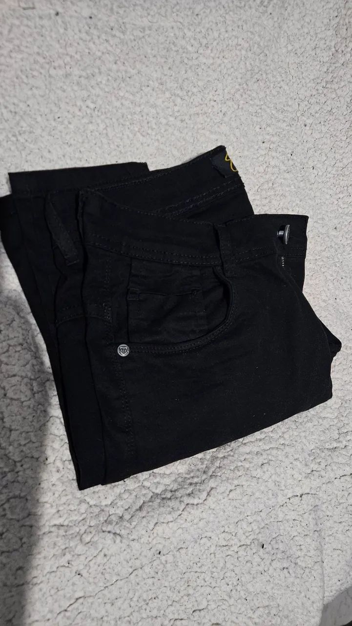 Calça super skinny preta EMIVE