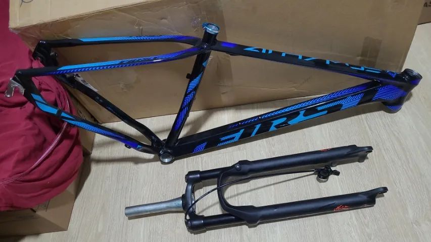 Quadro MTB first athymus indy com suspensão e cockpit