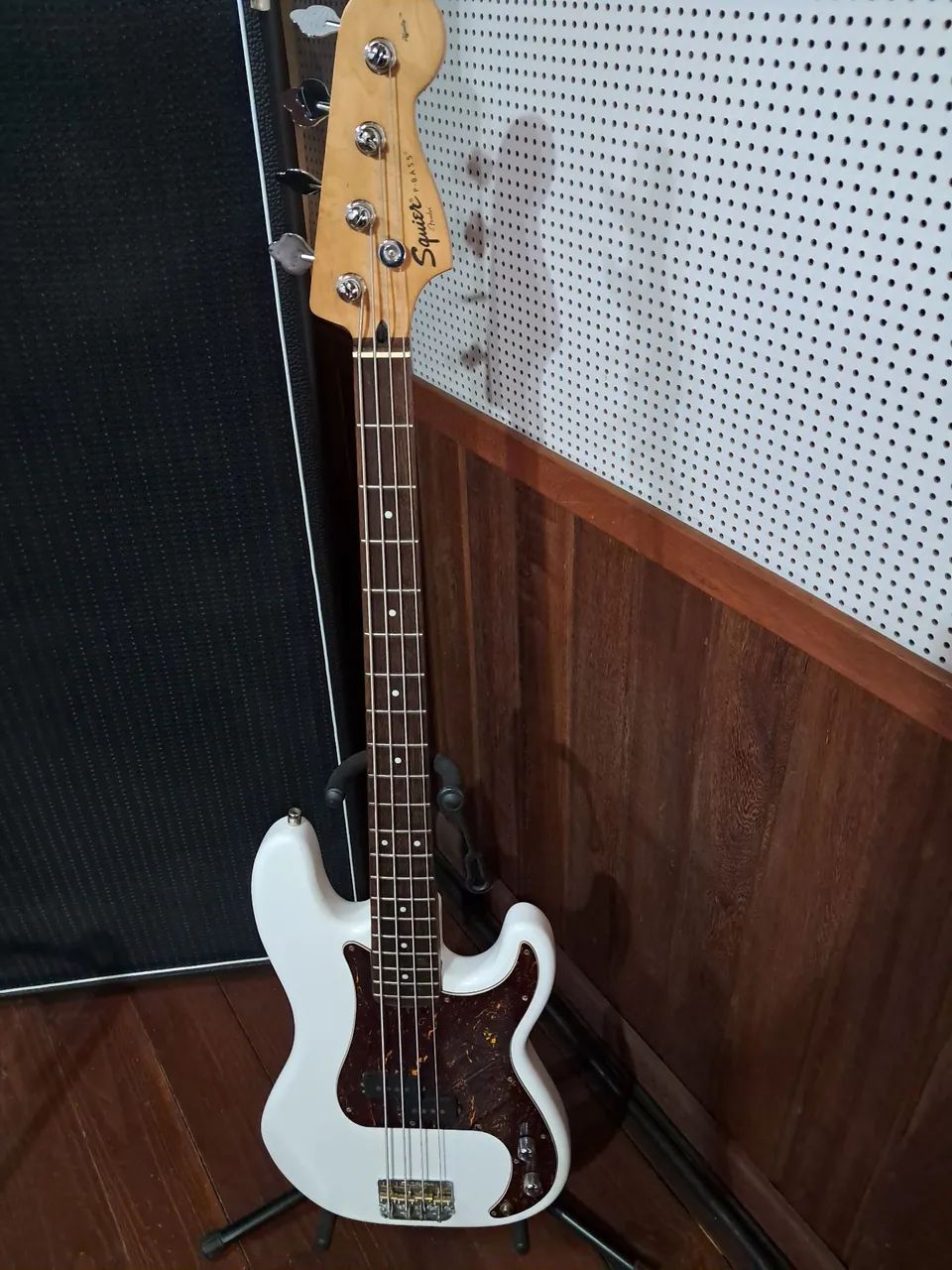 Baixo squier precision - Instrumentos musicais - Bacacheri