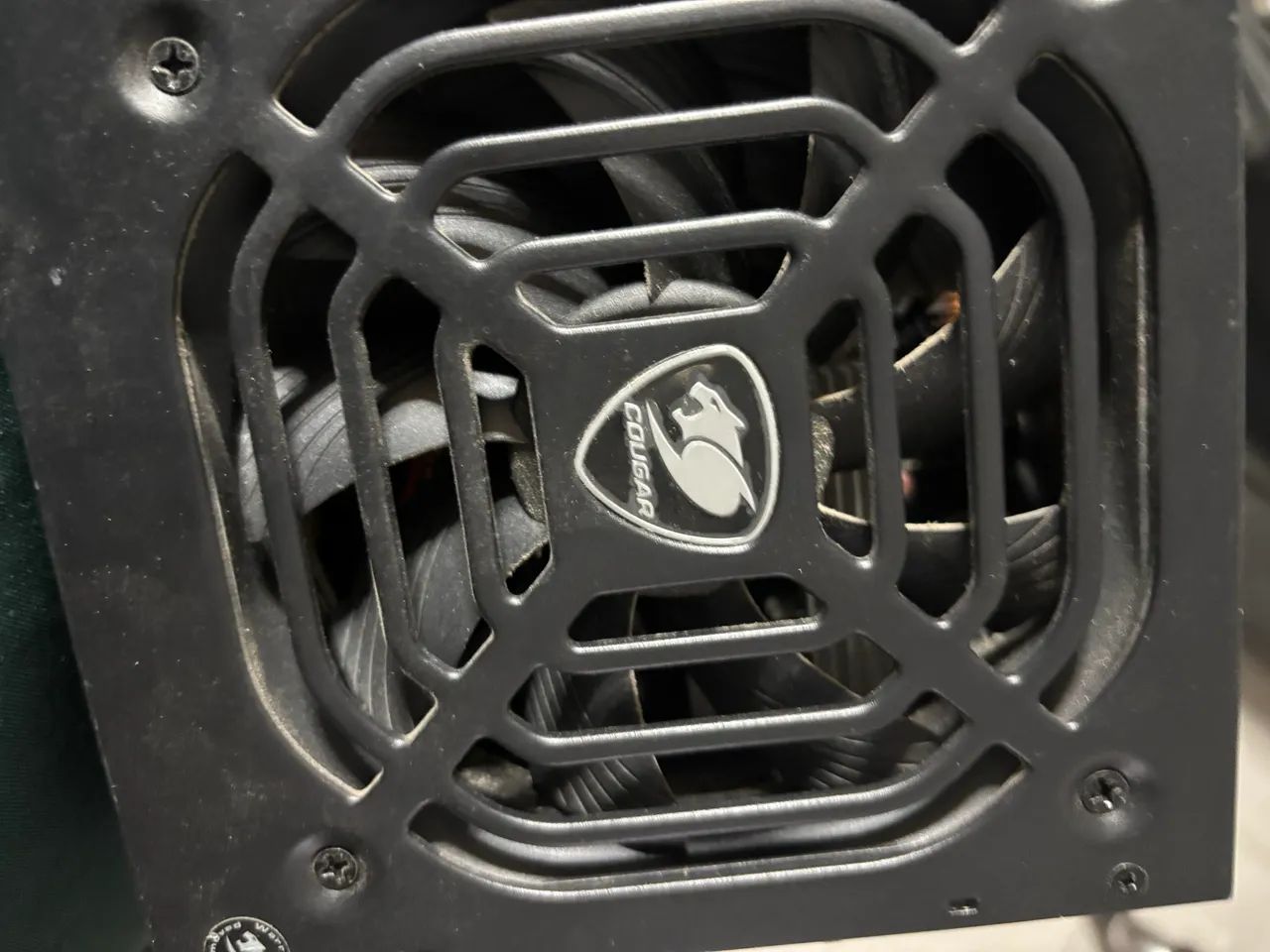 Fonte Cougar 500w 80 plus white em perfeito estado - Foto 4