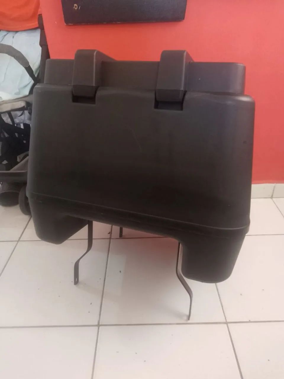 Bau 80 litros  para moto 160 com suporte nunca usado. - Foto 2