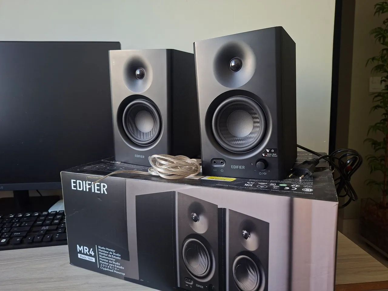Monitor de áudio Edifier MR4 