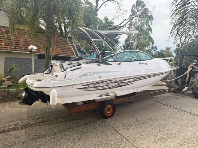 Lancha Focker 215i - Ano 2010 - Mercruiser 220Hp - Foto 3