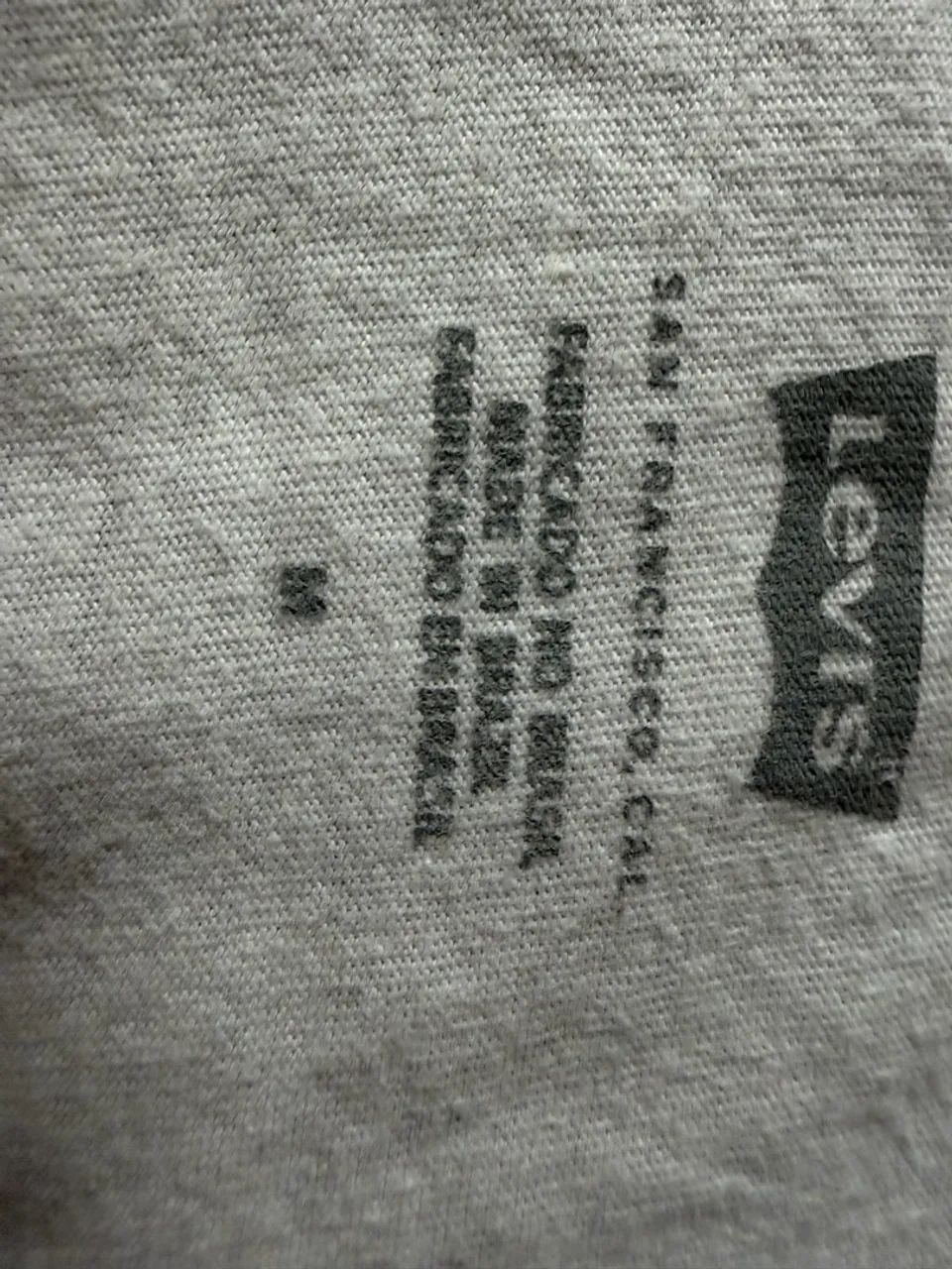 Camiseta branca estampada Levis M - Foto 3