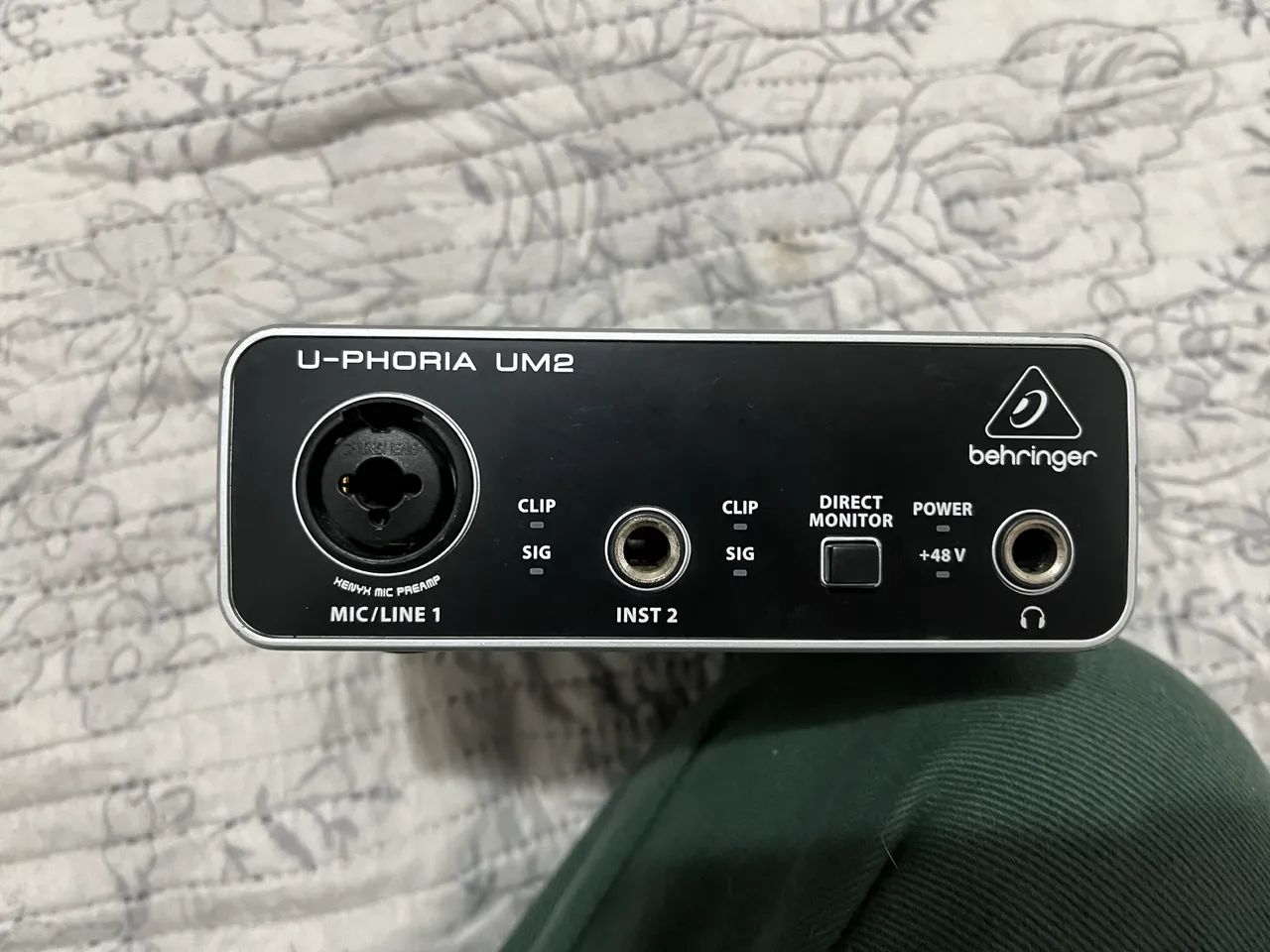 Placa de Áudio Behringer U-Phoria UM2 + Cabos | Home Studio444676707462031361