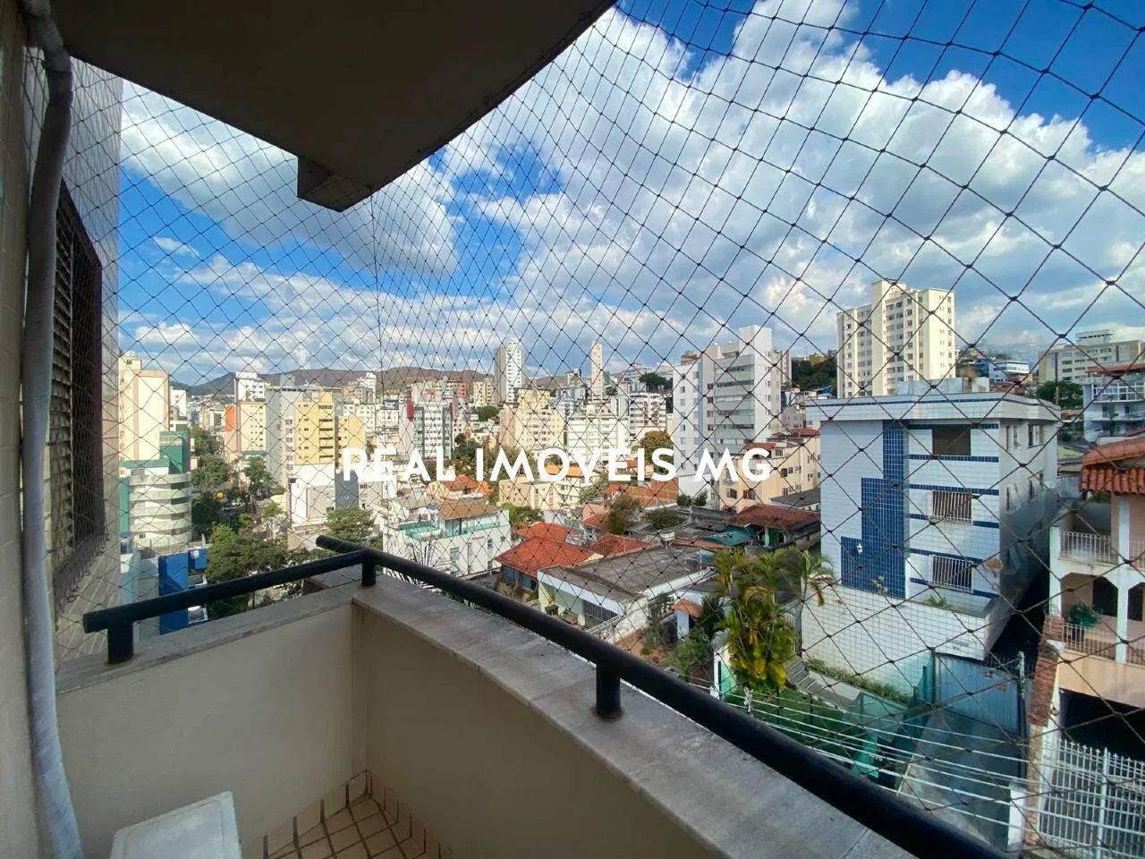 Apartamento para alugar com 3 quartos e 2 vagas no Santo Antônio