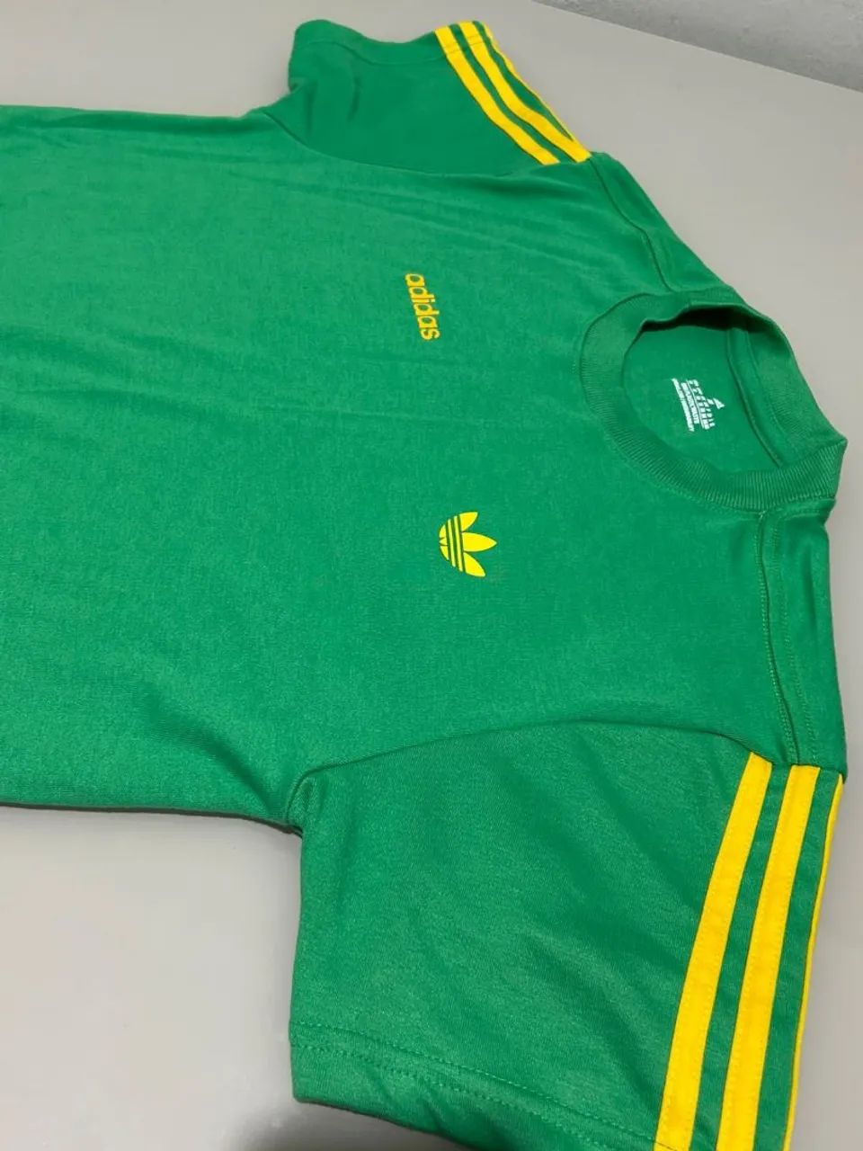 Camisa retrô Adidas 