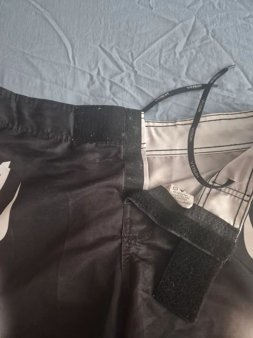 Bermuda Venum para lutas com velcro e sem bolsos - Foto 2