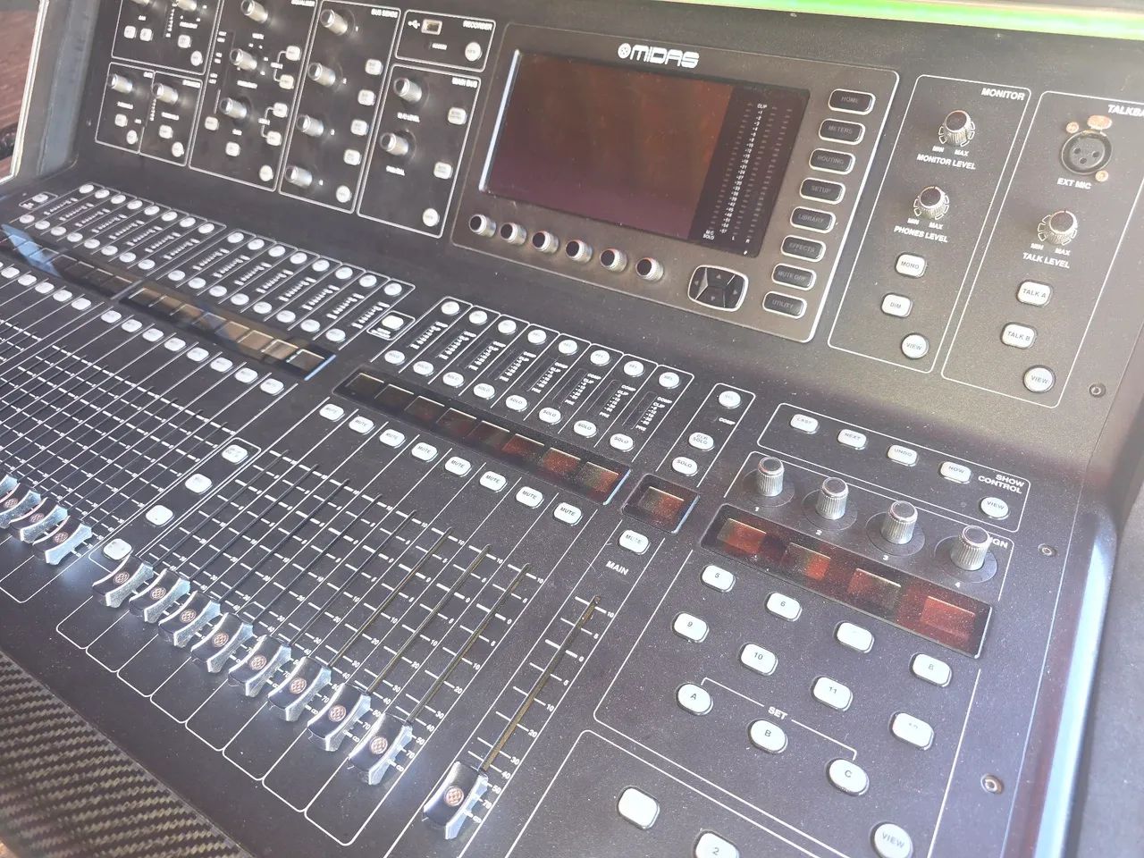 Mesa de Som M32 