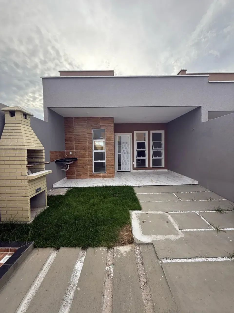 Oportunidadee casa com 2 Quartos | Quintal | 2 Vagas de Garagem - Foto 2
