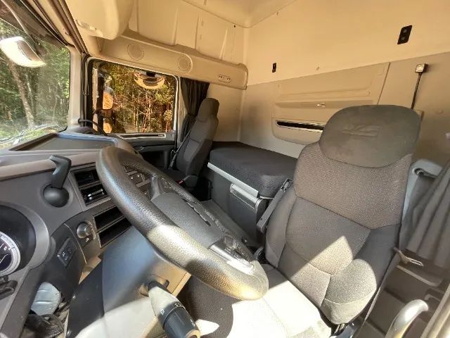 DAF XF 530 6X4 ANO 2024 TETO ALTO COM 303 MIL KM - SUSPENSÃO A AR NA DIANTEIRA - PRONTO PA - Foto 12