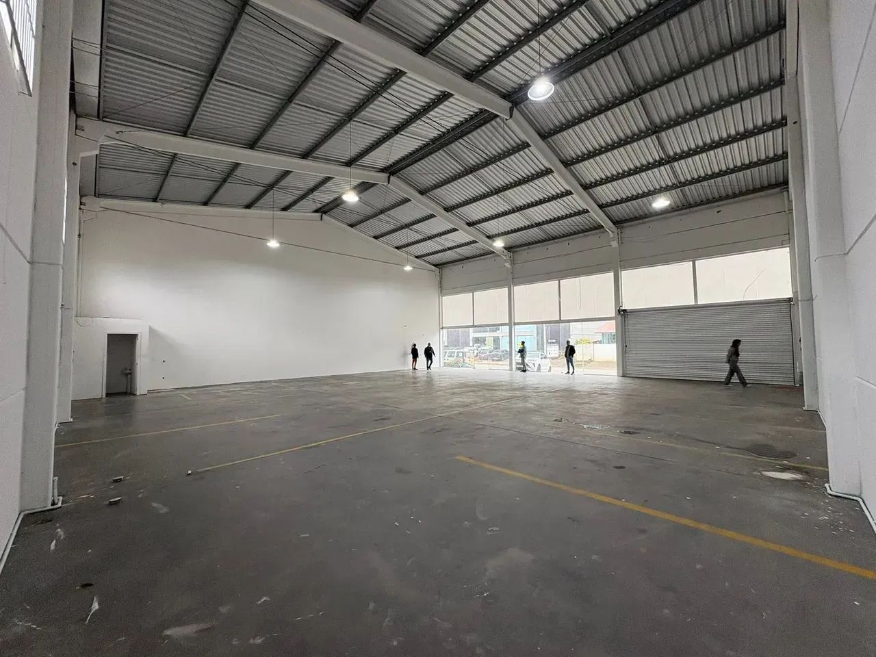 GALPÃO COM ÓTIMA LOCALIZAÇÃO E AMPLO PARA O COMÉRCIO DA SUA EMPRESA!!! - Foto 3