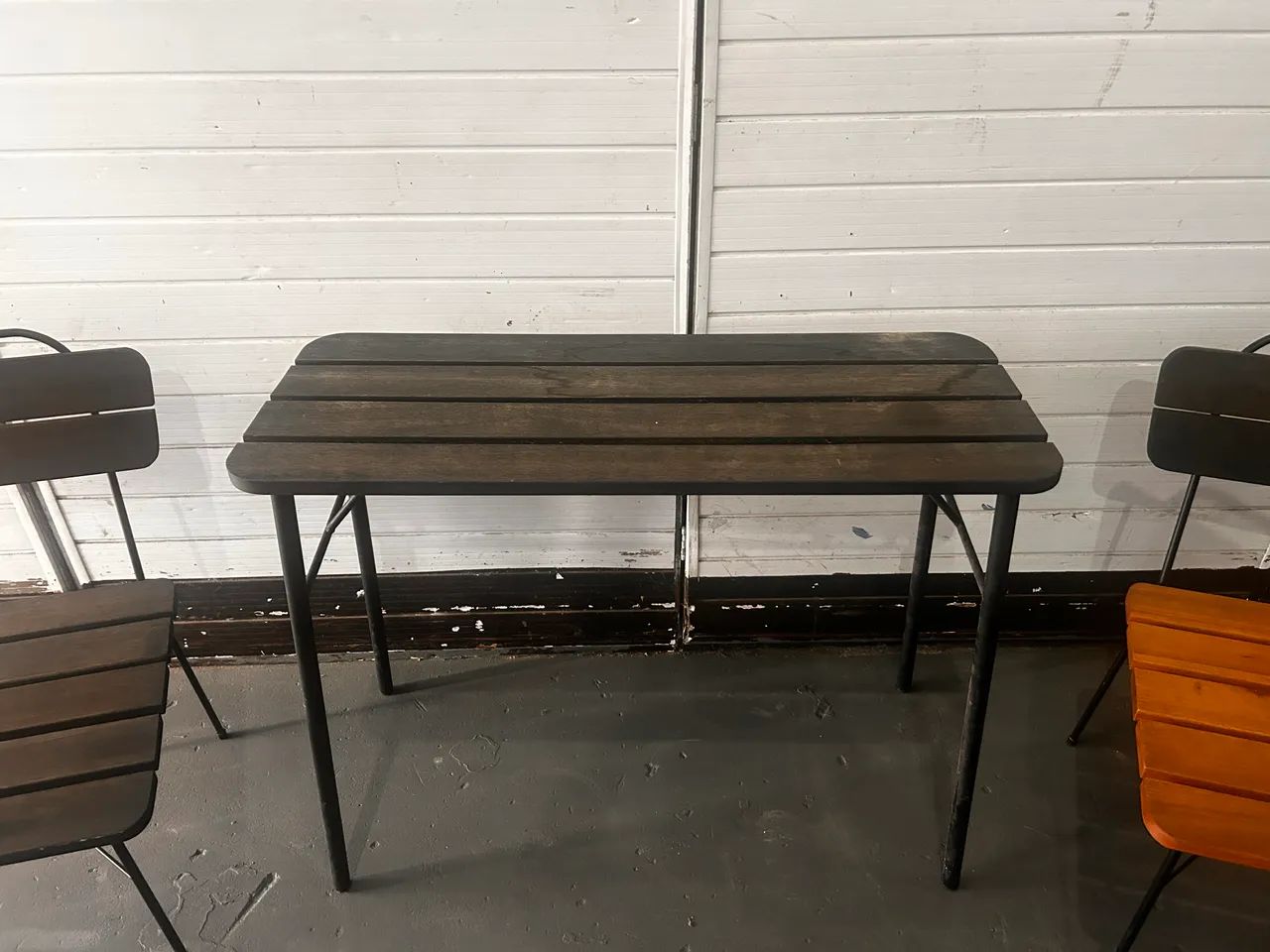 Jogo de mesa e duas cadeiras  - Foto 2