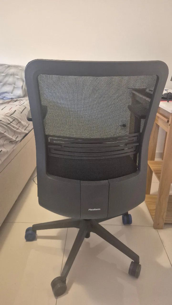 Cadeira de Escritório Ergonômica Flexform Tecton Preta - Foto 4
