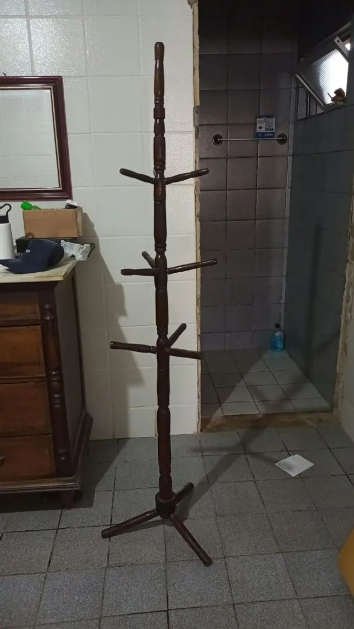 Tripé Cabideiro em Madeira Maciça