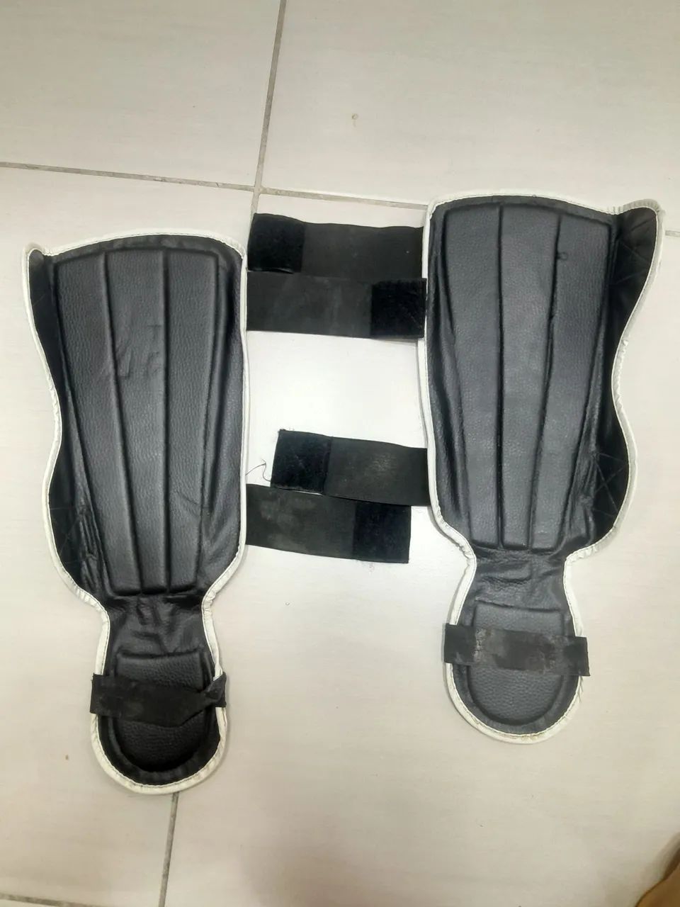 Caneleira de boxe tailandês Venum - Foto 2