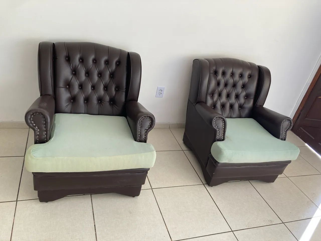 Conjunto Vintage de Sofá 3 lugares + 2 Poltronas - Foto 4