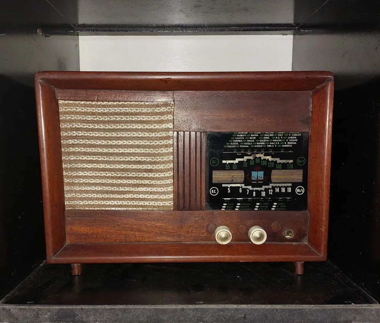 Radio empire antigo, peça de colecionador 