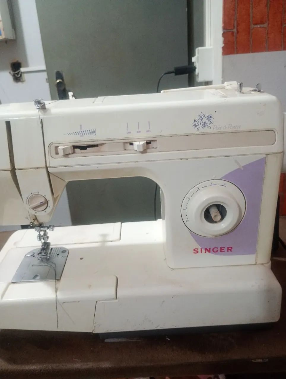 Vendo máquina de costura e tecido  - Foto 2