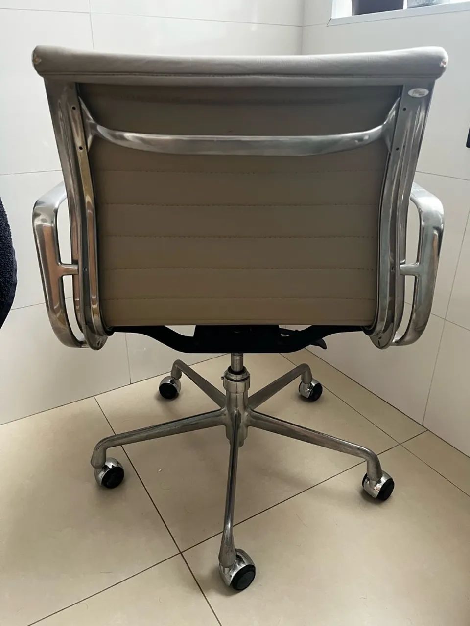Cadeira de escritório Eames - Foto 2