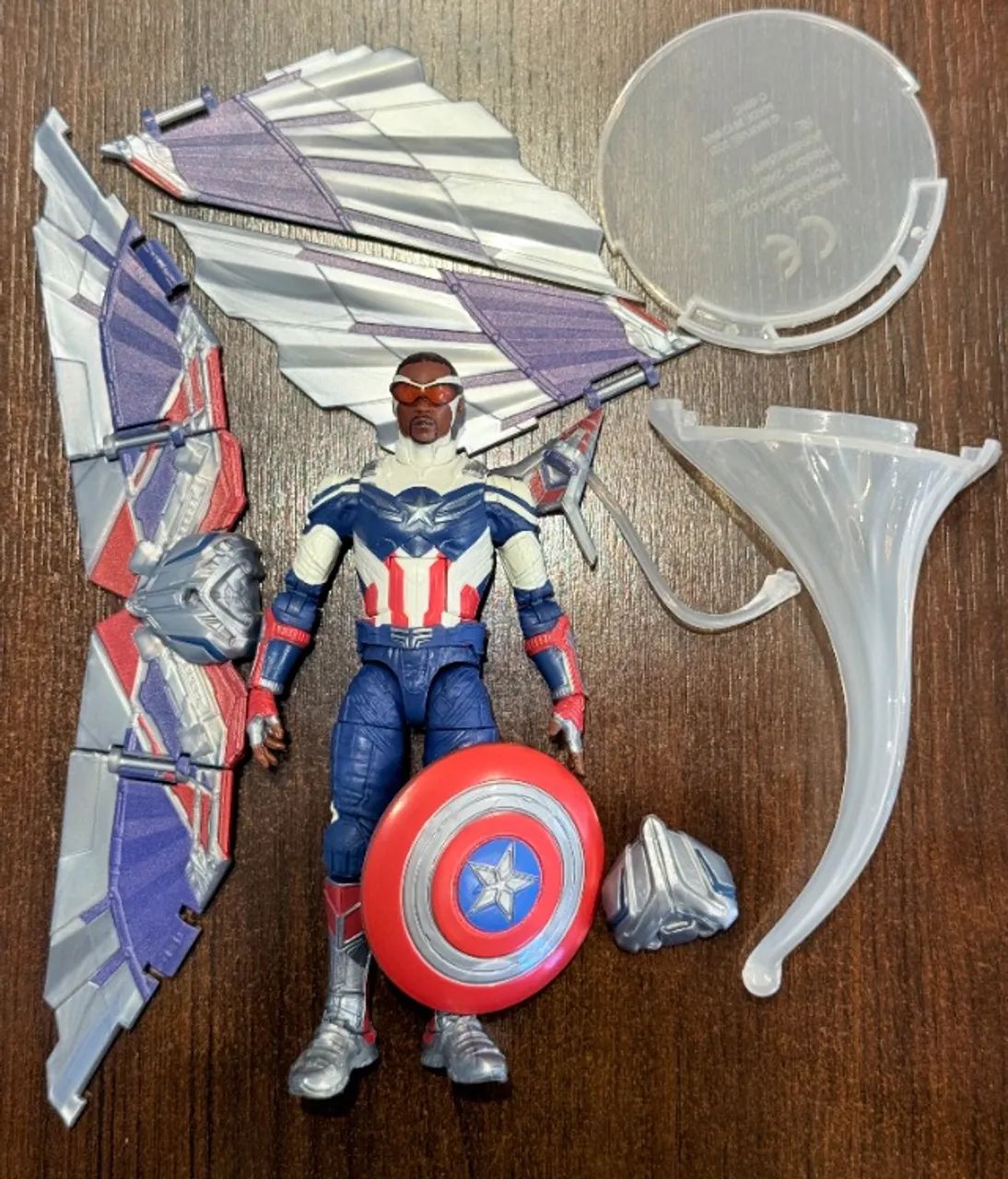 MARVEL LEGENDS SAM WILLSON CAP AMERICA+ASAS BAF COMPLETO