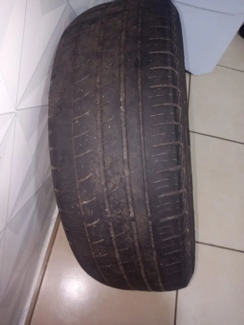 PNEU PIRELI 185 / 50 / 15 FALAR NO WHATS * C/ GABRIEL - Foto 3