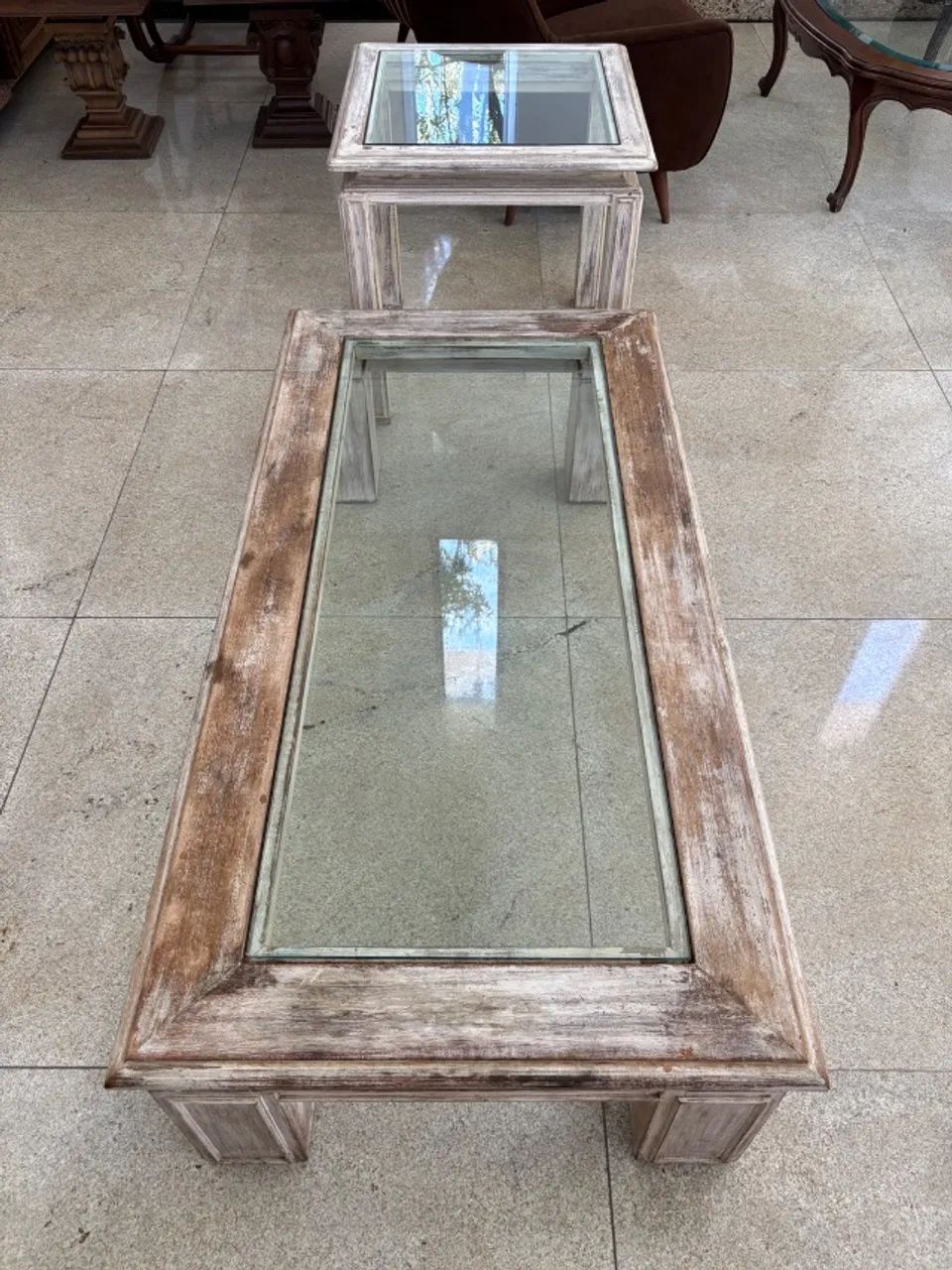 Conjunto Mesa de Centro e Mesa Lateral em Madeira Rústica com Vidros Verdes - Foto 5