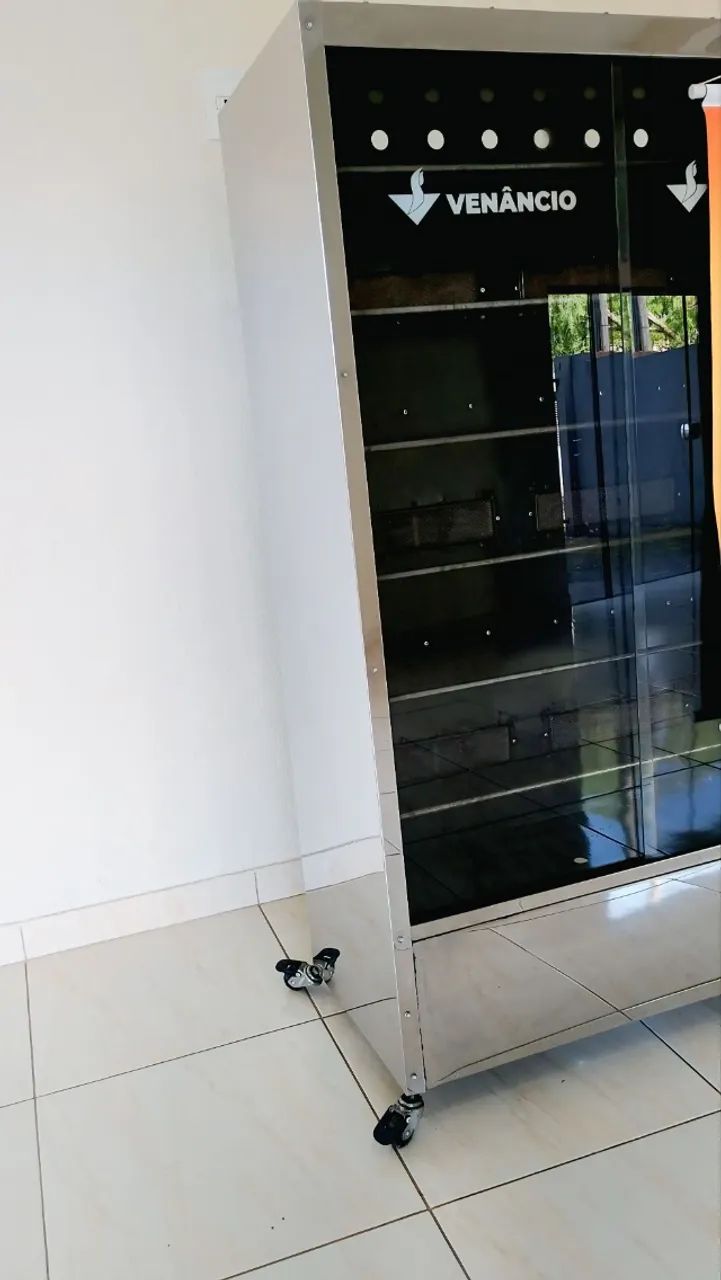 Máquina de frango assado