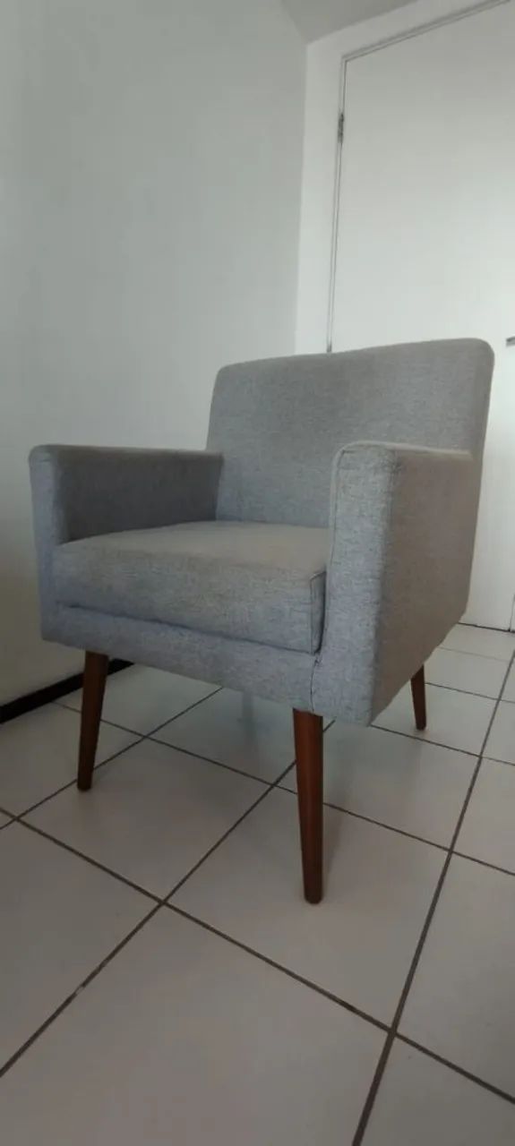 Poltrona em linho semi nova