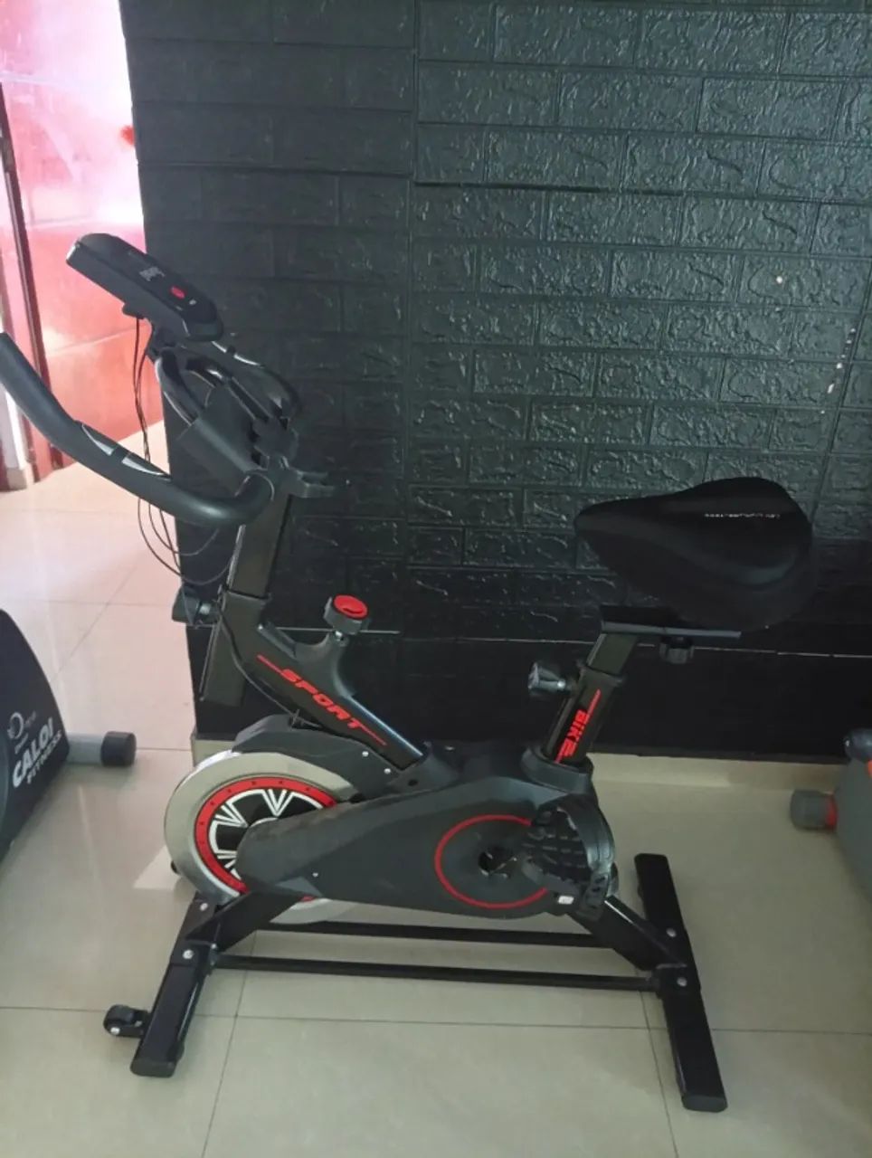 Bicicleta ergométrica semi nova funciona perfeitamente  - Foto 3