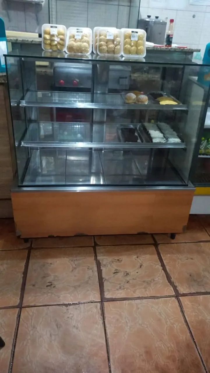 Vitrine expositora de pães