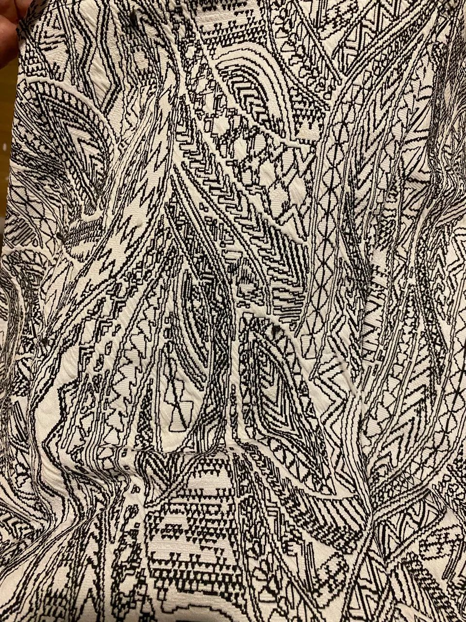 Vestido curto branco e preto estampado - Foto 4