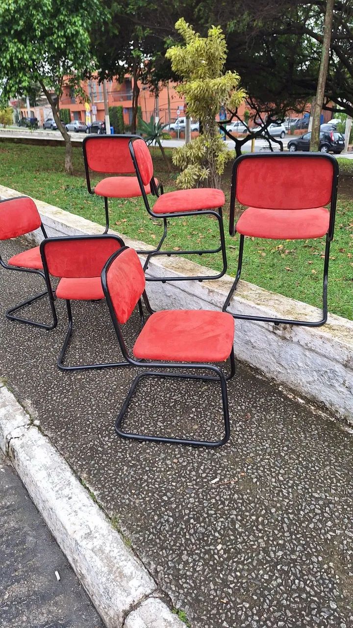 Conjunto de 6 cadeiras estilo Cescas  estofadas anos 70. - Foto 4