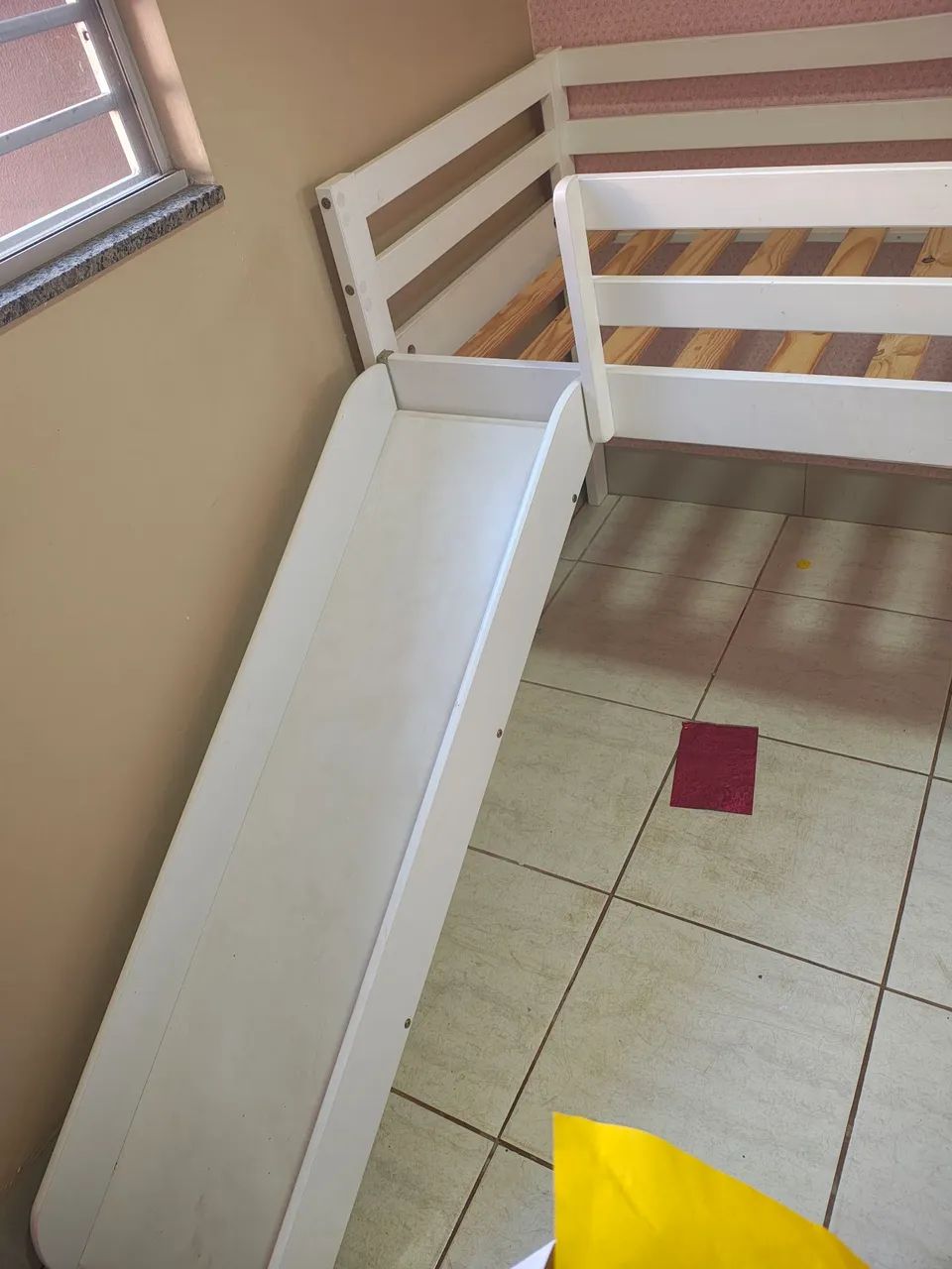 Cama de Madeira com Escorregador 