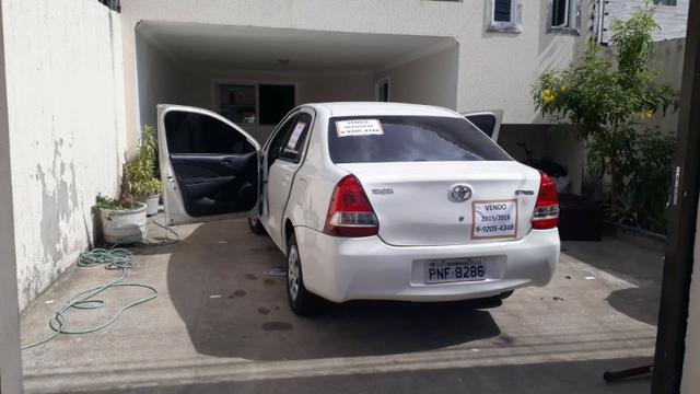 Etios sedã 2015/2016 1.5 4 pneus novos whatsapp