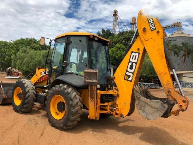 Retroescavadeira JCB 4 CX